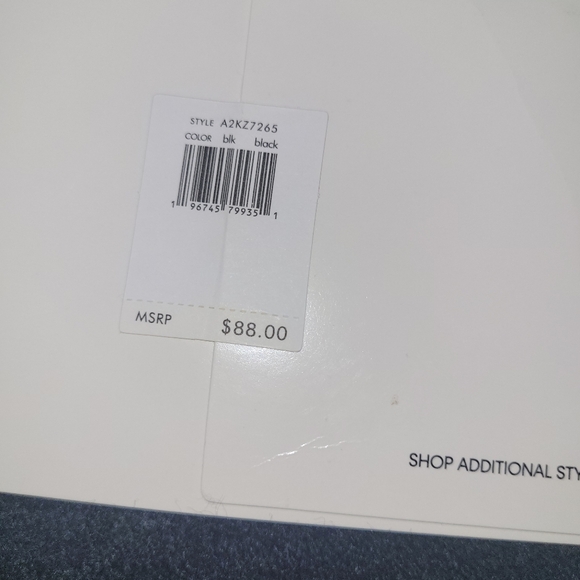 Calvin Klein women's 2 piece winter hat & scarf set, new - Picture 2 of 2